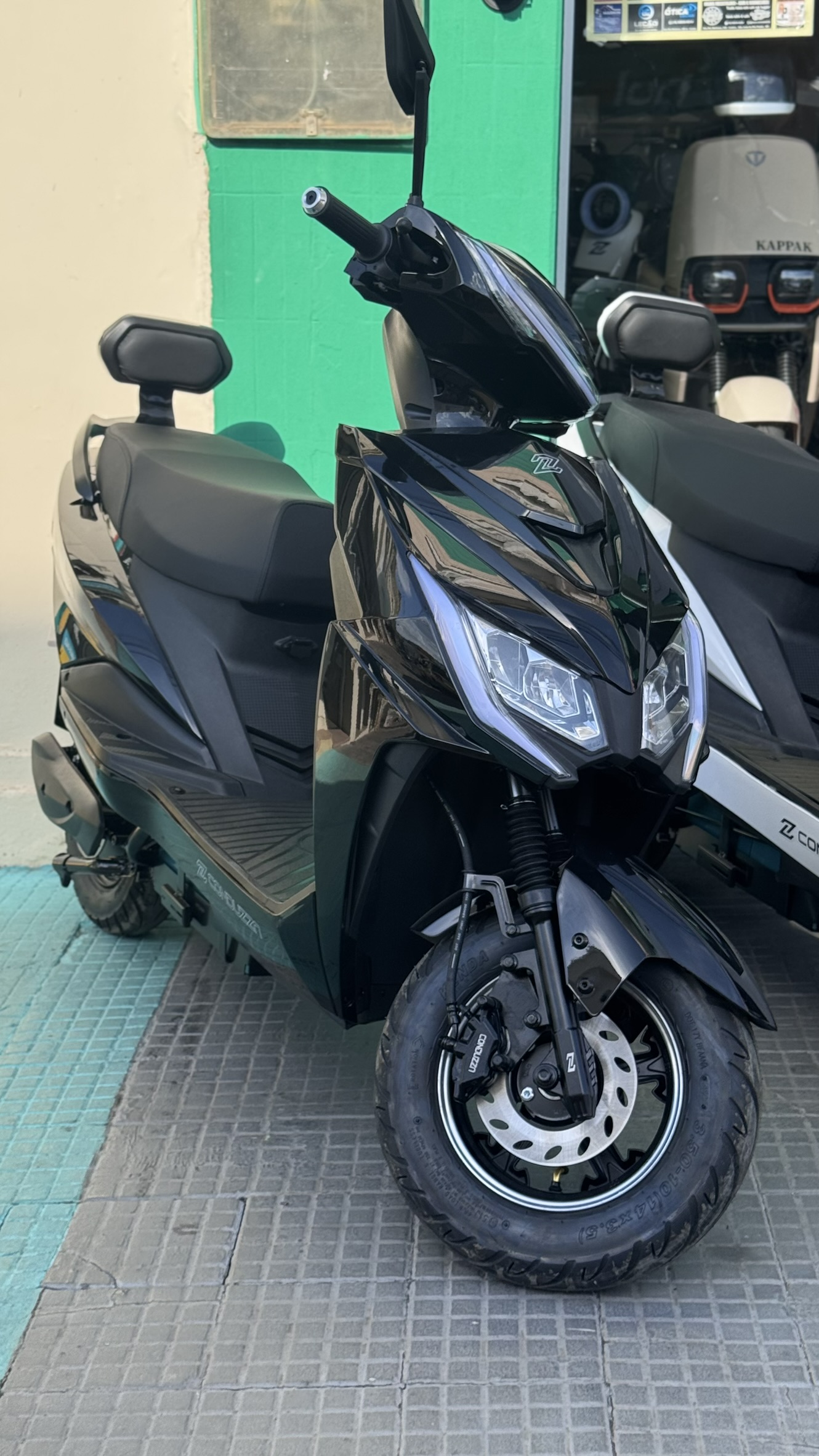 Moto elétrica Mônaco Conduzza